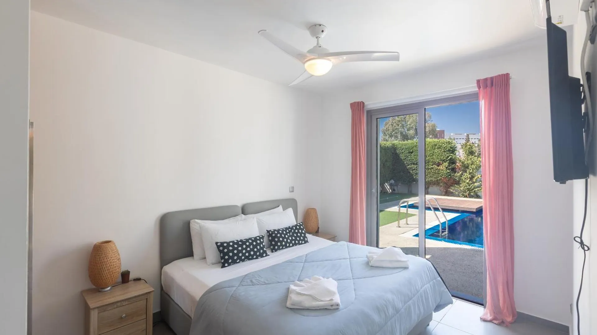 Sea Satin Villas - Ayia Napa Center